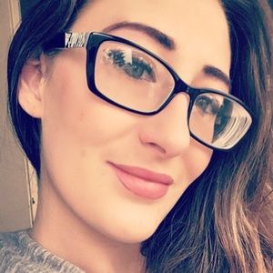 Meet your Posher, Korinn